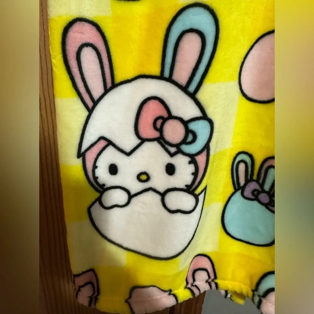 NWT HELLO KITTY YELLOW EASTER BUNNY EGG THROW BLANKET